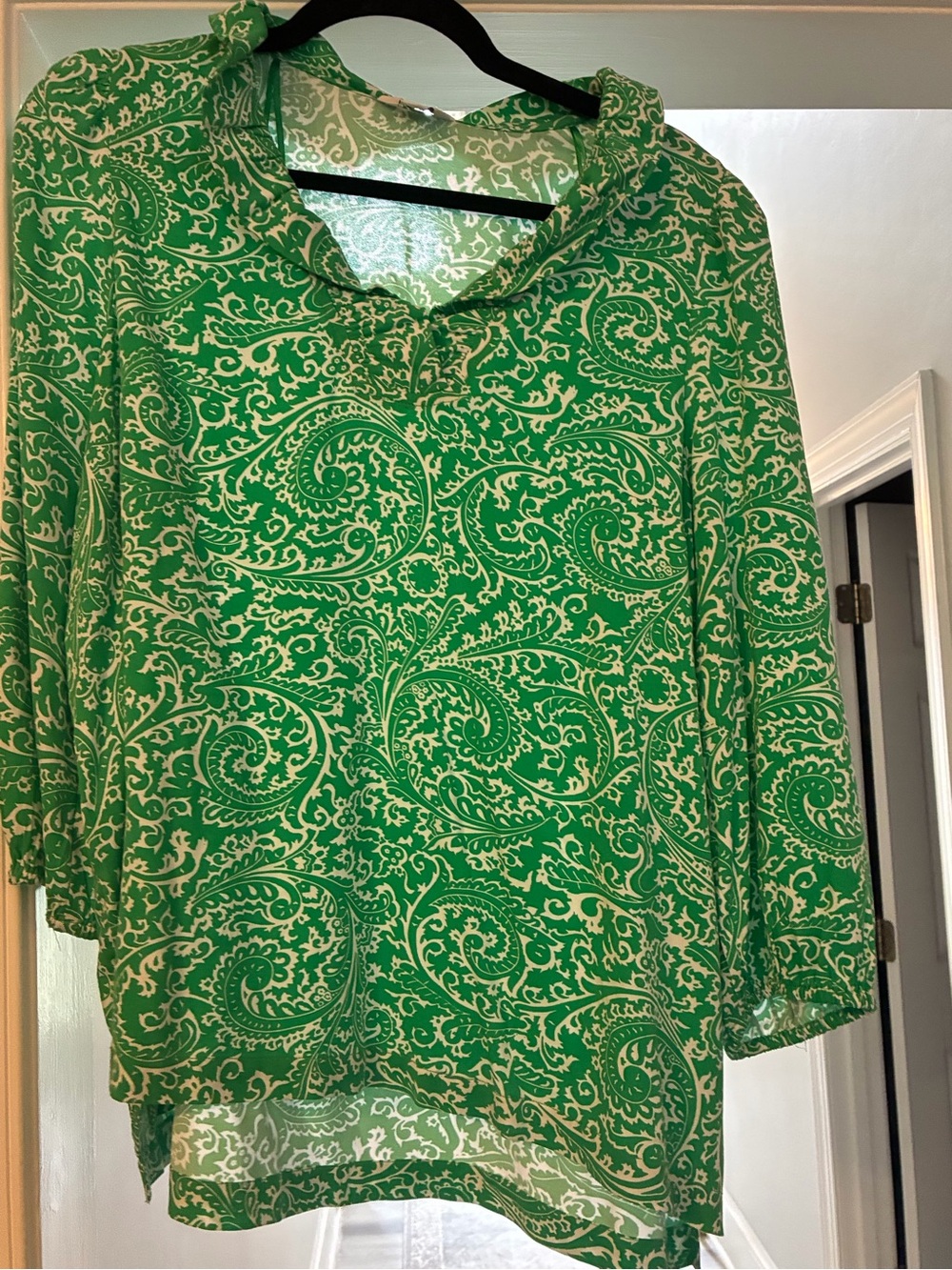 crown & ivy Green and Cream Paisley V-Neck Blouse